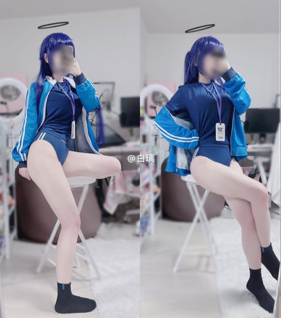 白璃怕疼蓝色外套与光环头饰的两幅镜前画面