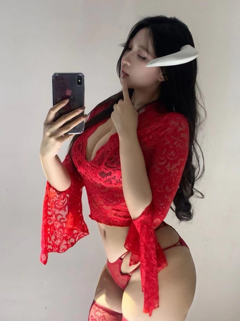 鹅鹅耶 水手服在镜里多出一个背面