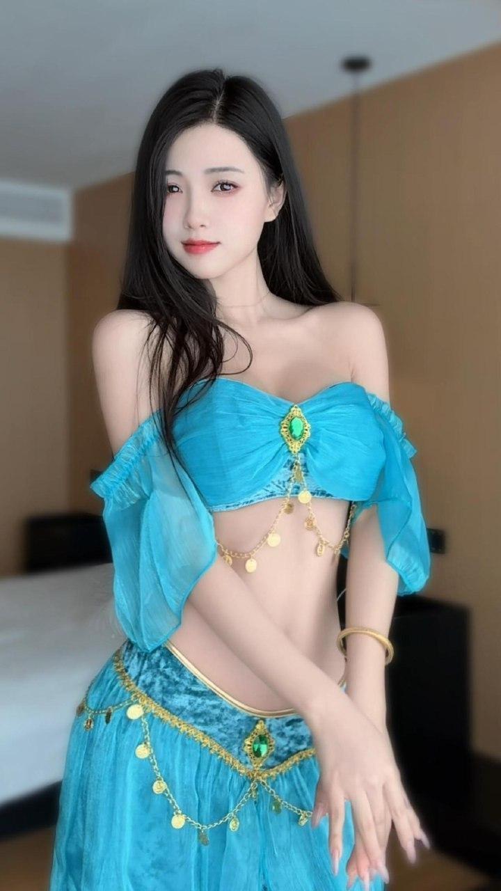 梅美超甜 蓝色衣装、绿色装饰与垂落金色饰片
